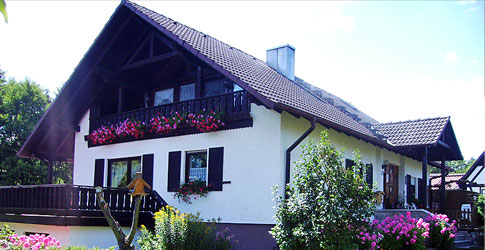 Bauernhof am Bach